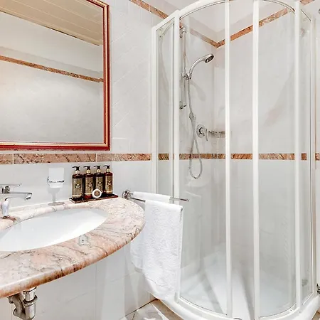 Custodisca Evolution Hotel